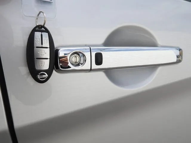 セレナ　Ｓハイブリッド　４ＷＤ（ニッサン）の車両写真