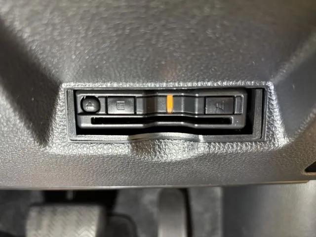 ヤリス　ハイブリッド（トヨタ）の車両写真