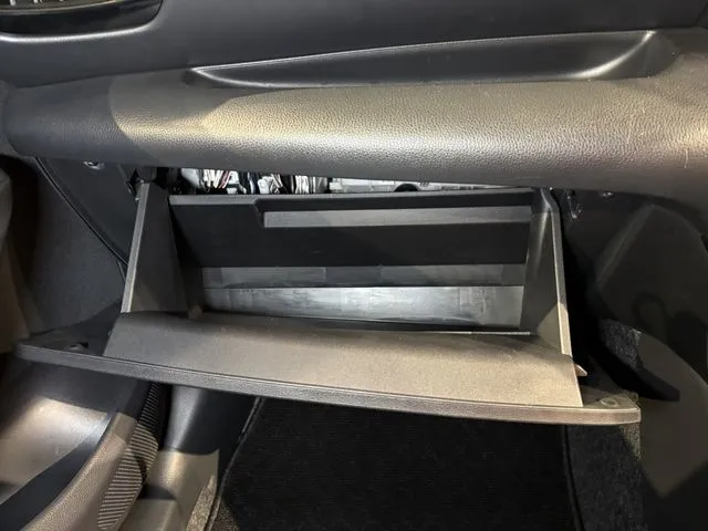 ヤリス　ハイブリッド（トヨタ）の車両写真