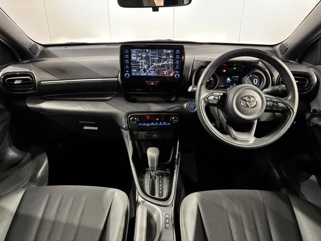 ヤリス　ハイブリッド（トヨタ）の車両写真