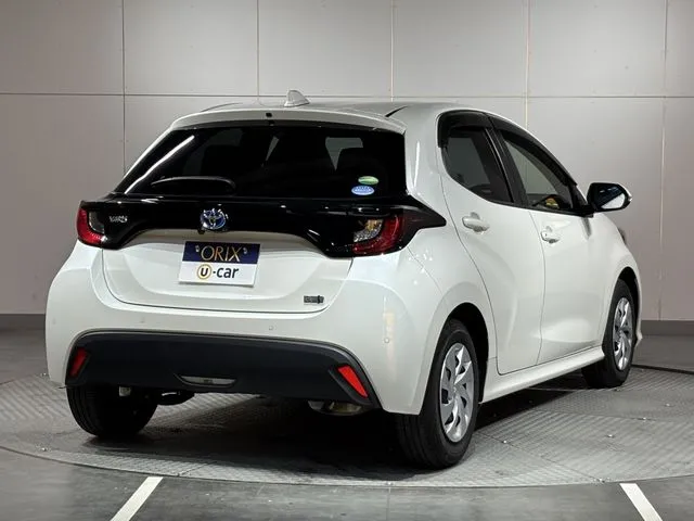 ヤリス　ハイブリッド（トヨタ）の車両写真