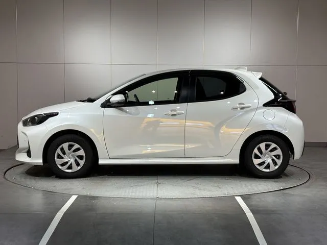 ヤリス　ハイブリッド（トヨタ）の車両写真