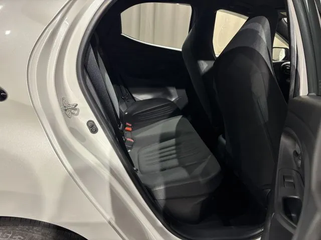 ヤリス　ハイブリッド（トヨタ）の車両写真