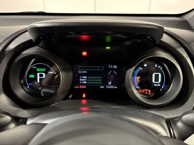 ヤリス　ハイブリッド（トヨタ）の車両写真