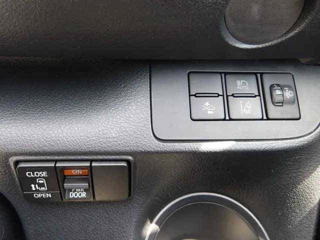 シエンタ　ハイブリッド（トヨタ）の車両写真