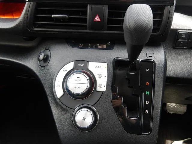 シエンタ　ハイブリッド（トヨタ）の車両写真