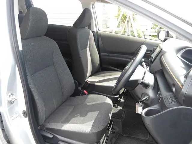 シエンタ　ハイブリッド（トヨタ）の車両写真