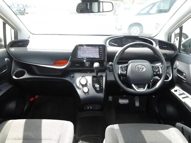 シエンタ　ハイブリッド（トヨタ）の車両写真