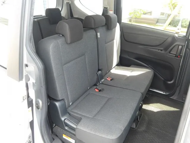 シエンタ　ハイブリッド（トヨタ）の車両写真