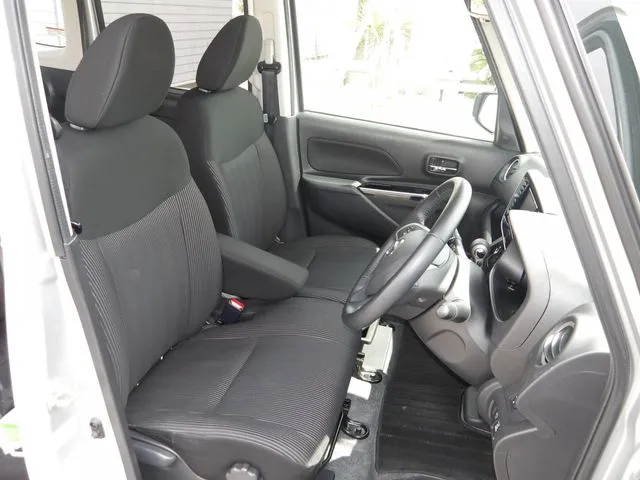 デイズ　ルークス（ニッサン）の車両写真