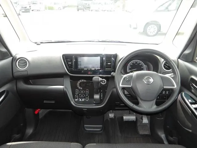 デイズ　ルークス（ニッサン）の車両写真