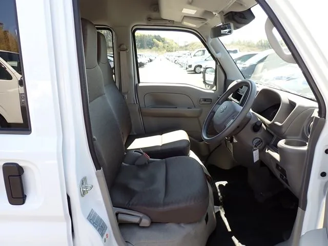 エブリイバン（スズキ）の車両写真