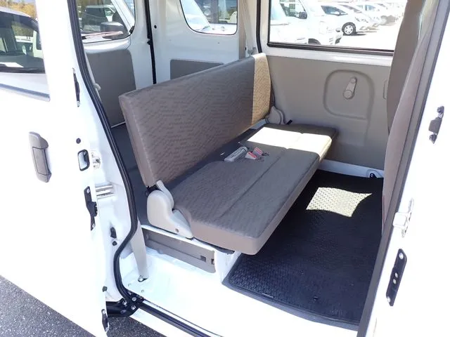 エブリイバン（スズキ）の車両写真