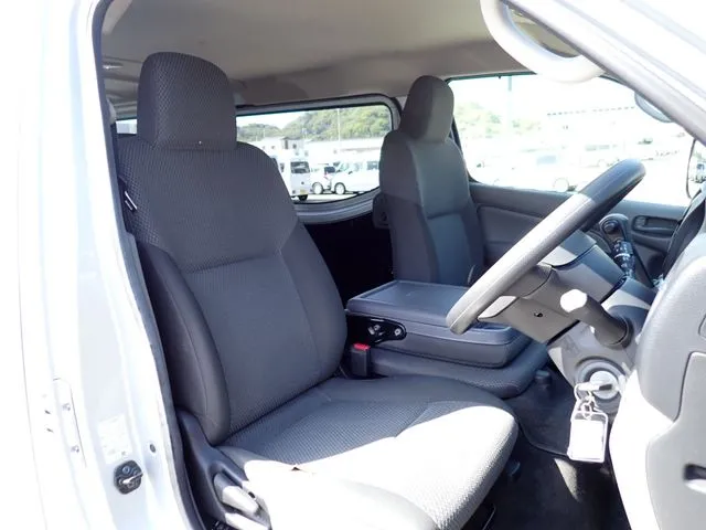 ＮＶ３５０キャラバン（ニッサン）の車両写真
