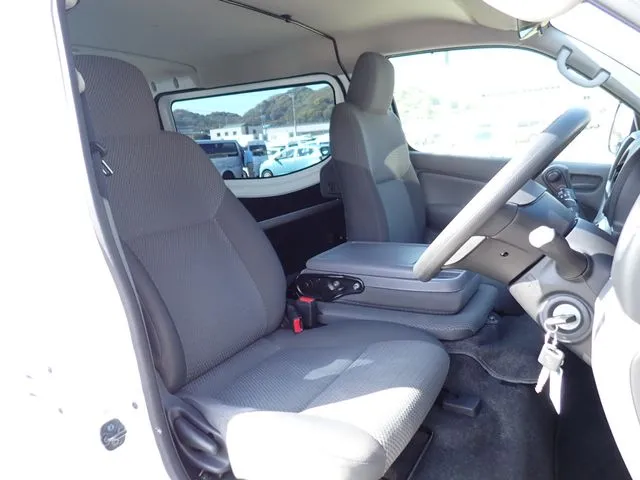 ＮＶ３５０キャラバン（ニッサン）の車両写真