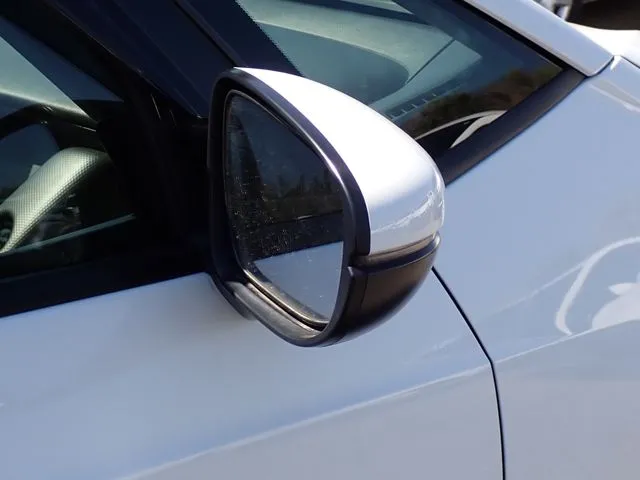 フィット　ｅ：ＨＥＶ（ホンダ）の車両写真