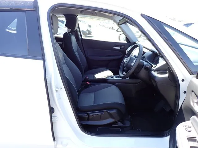 フィット　ｅ：ＨＥＶ（ホンダ）の車両写真