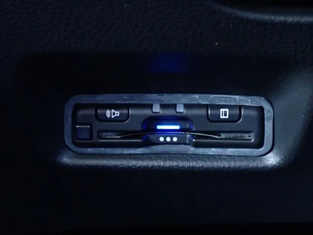 フィット　ｅ：ＨＥＶ（ホンダ）の車両写真