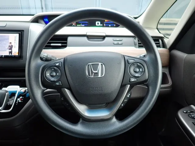 フリードプラス　ハイブリッド（ホンダ）の車両写真