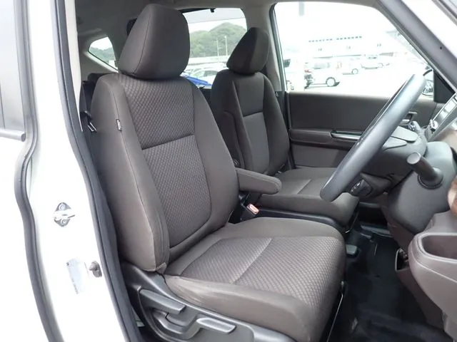 フリードプラス　ハイブリッド（ホンダ）の車両写真