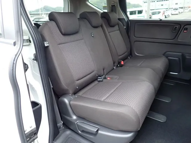 フリードプラス　ハイブリッド（ホンダ）の車両写真