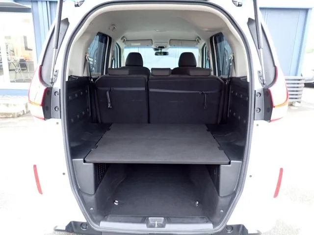 フリードプラス　ハイブリッド（ホンダ）の車両写真