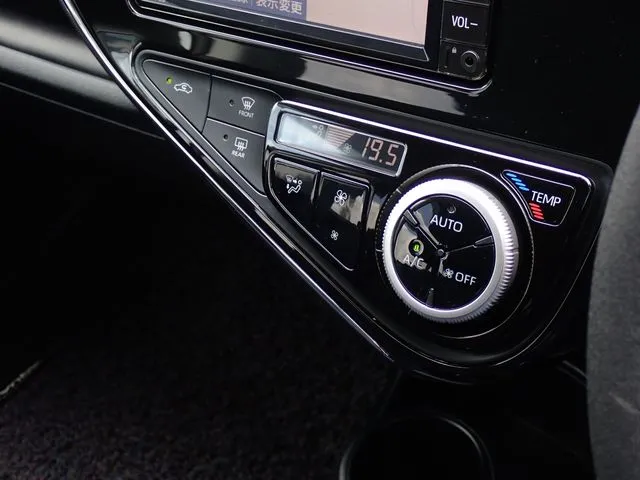 アクア（トヨタ）の車両写真