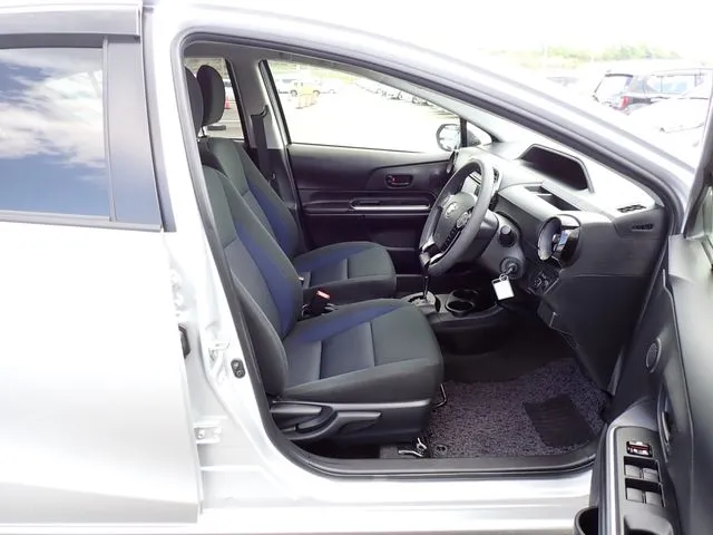 アクア（トヨタ）の車両写真