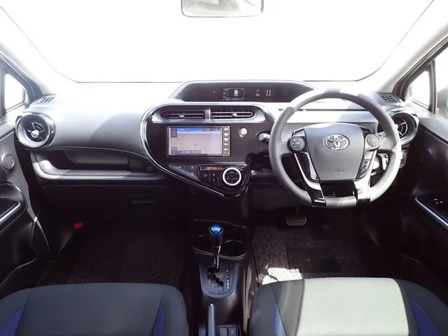 アクア（トヨタ）の車両写真