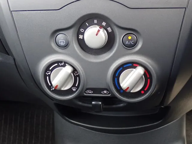 ノート（ニッサン）の車両写真