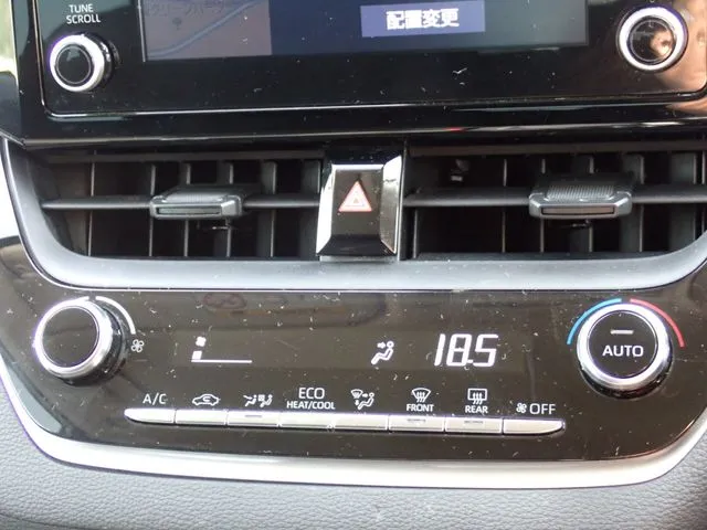 カローラ　ツーリング　ハイブリッド（トヨタ）の車両写真