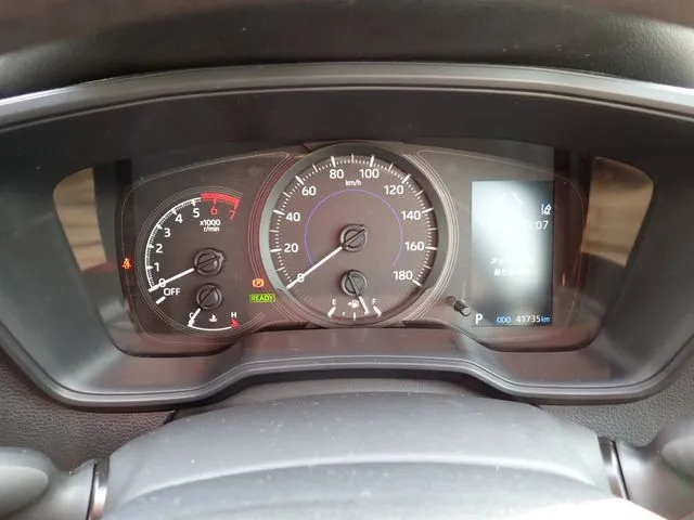 カローラ　ツーリング　ハイブリッド（トヨタ）の車両写真