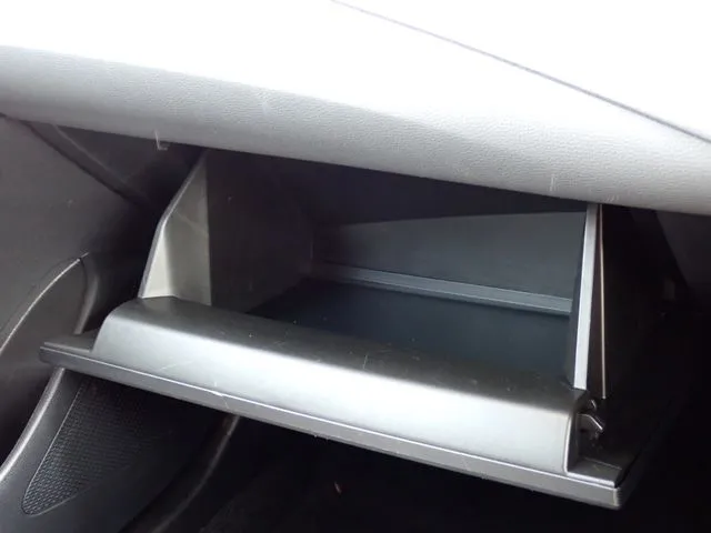 カローラ　ツーリング　ハイブリッド（トヨタ）の車両写真