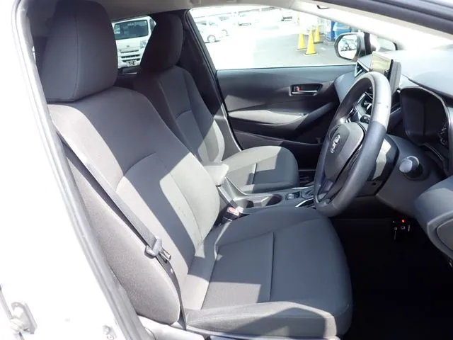 カローラ　ツーリング　ハイブリッド（トヨタ）の車両写真