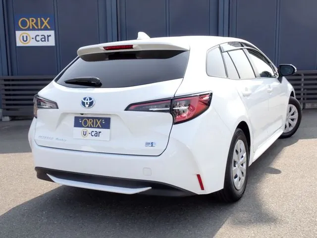 カローラ　ツーリング　ハイブリッド（トヨタ）の車両写真