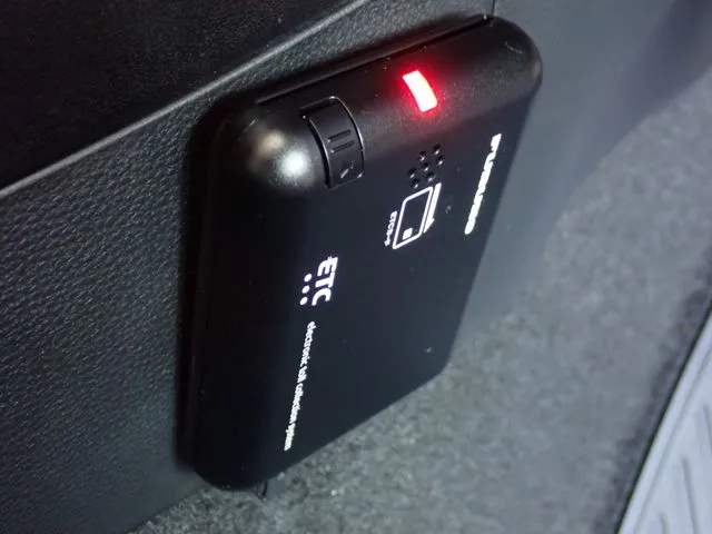 カローラ　ツーリング　ハイブリッド（トヨタ）の車両写真