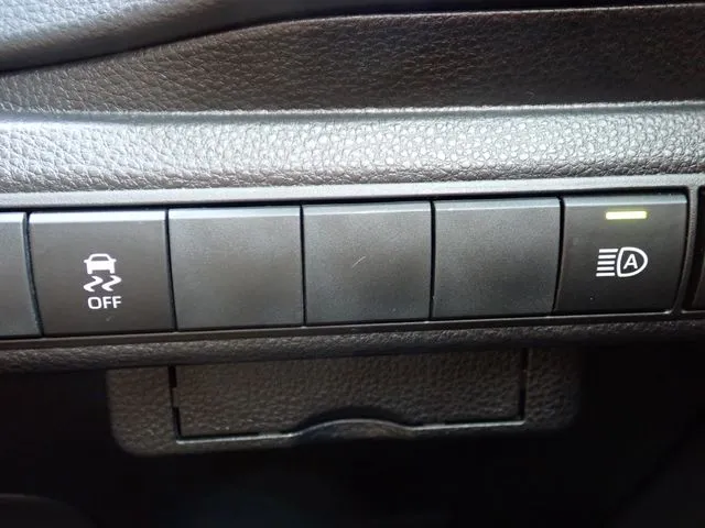 カローラ　ツーリング　ハイブリッド（トヨタ）の車両写真