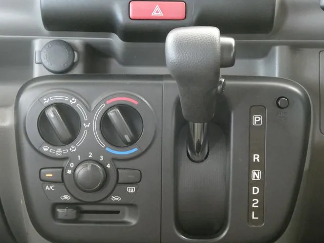 エブリイバン（スズキ）の車両写真