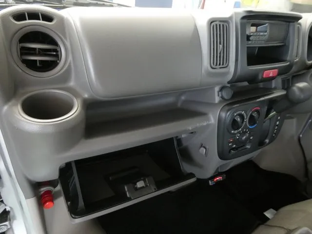 エブリイバン（スズキ）の車両写真