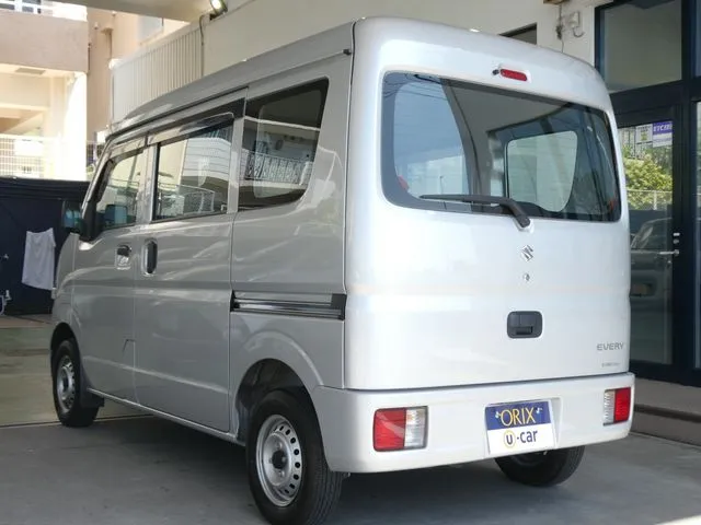 エブリイバン（スズキ）の車両写真