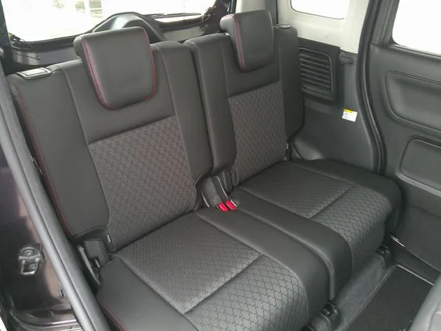 スペーシア　カスタム（スズキ）の車両写真