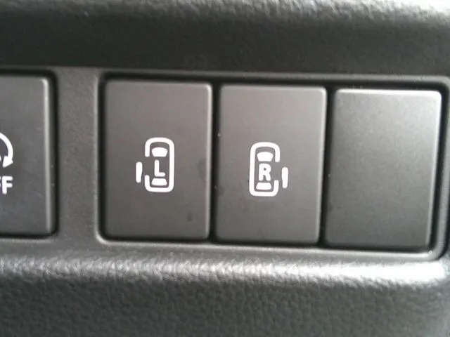 スペーシア　カスタム（スズキ）の車両写真