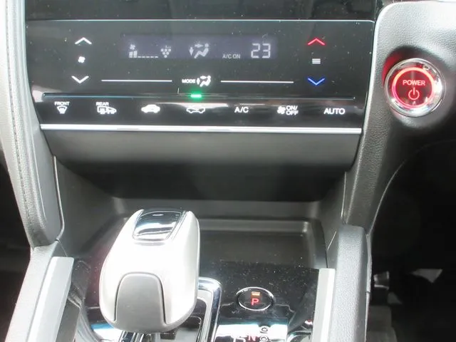 シャトル　ハイブリッド　４ＷＤ（ホンダ）の車両写真