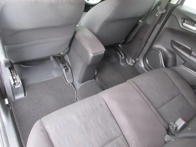 シャトル　ハイブリッド　４ＷＤ（ホンダ）の車両写真