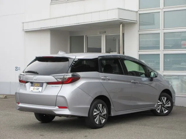 シャトル　ハイブリッド　４ＷＤ（ホンダ）の車両写真