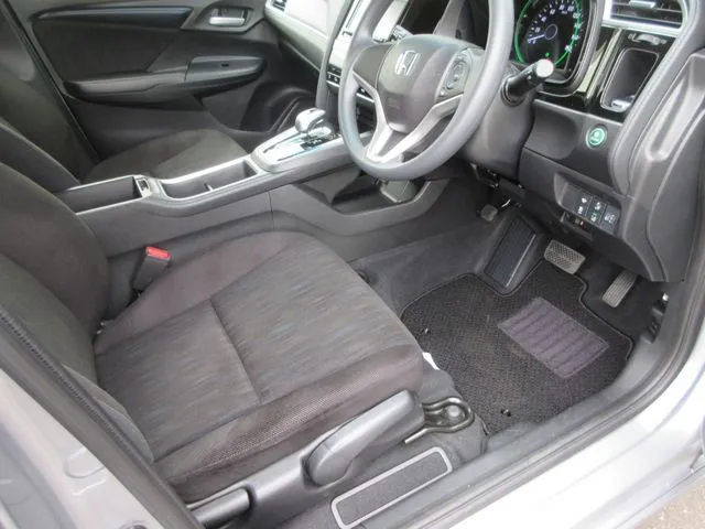 シャトル　ハイブリッド　４ＷＤ（ホンダ）の車両写真