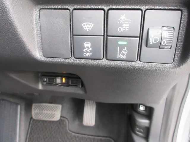 シャトル　ハイブリッド　４ＷＤ（ホンダ）の車両写真