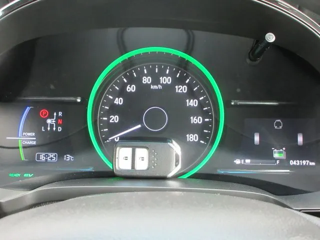 シャトル　ハイブリッド　４ＷＤ（ホンダ）の車両写真