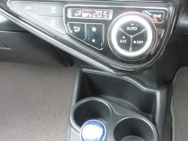 アクア（トヨタ）の車両写真