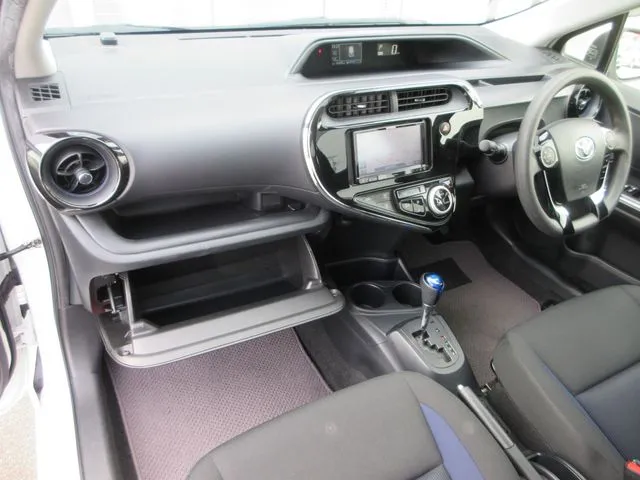 アクア（トヨタ）の車両写真